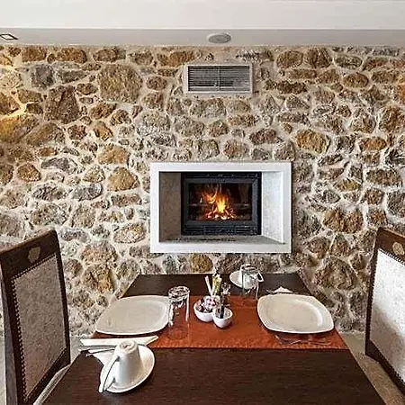 Iakovakis & Hotel Miléai